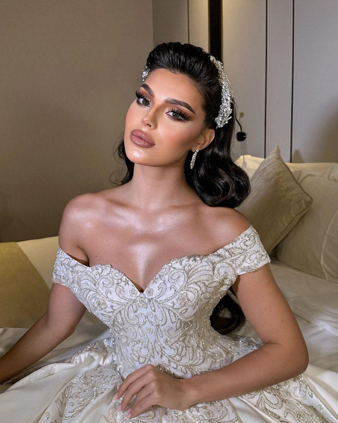 Để giành được ngôi vị cao quý, người đẹp đã phải vượt qua 51 đối thủ.