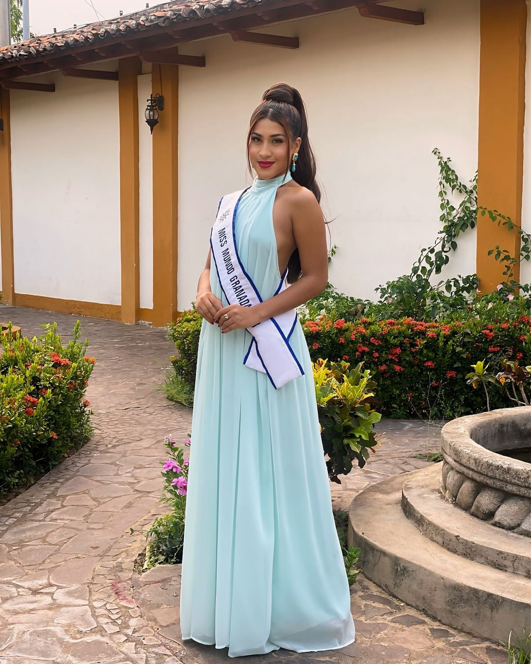 Trước đó, Julia Aguilar giành ngôi Á hậu 1 tại cuộc thi quốc gia được tổ chức vào tháng 3. Cô cũng được trao giải phụ là Hoa hậu Revlon và Người đẹp có mục đích cao cả.