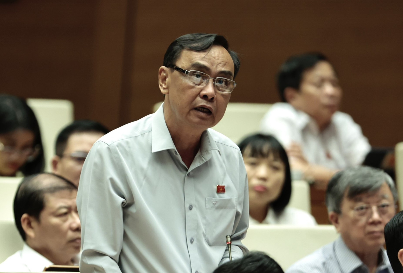 Đại biểu Nguyễn Minh Hoàng (Đoàn TP.HCM) chất vấn Bộ trưởng Bộ Công thương. Ảnh: Như Ý