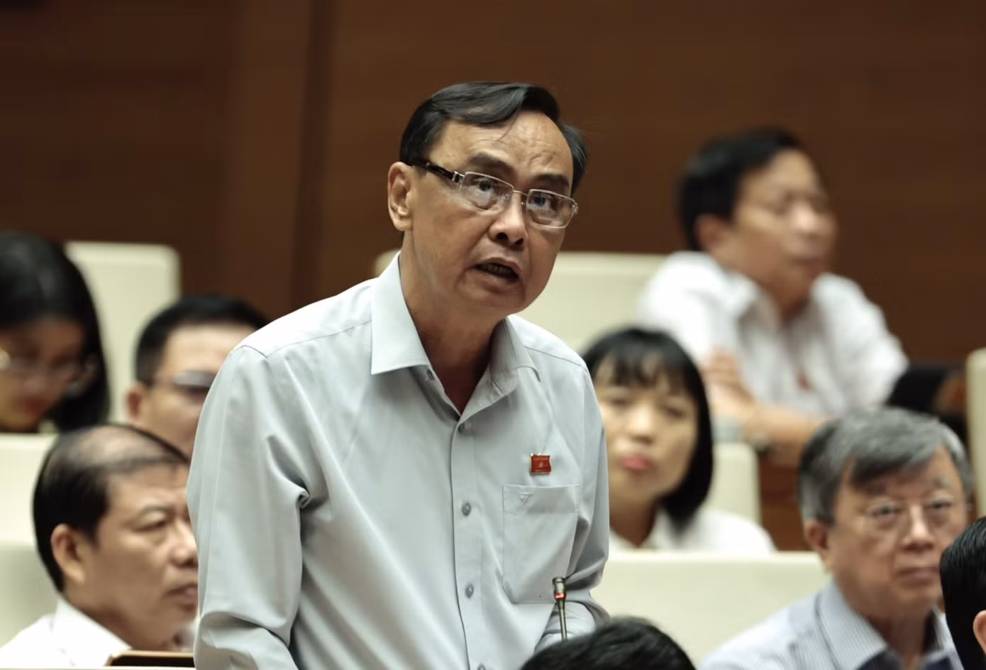 Đại biểu Nguyễn Minh Hoàng (Đoàn TP.HCM) chất vấn Bộ trưởng Bộ Công thương. Ảnh: Như Ý