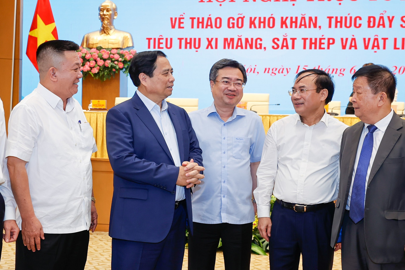 Thủ tướng Phạm Minh Chính và các đại biểu tham dự hội nghị.