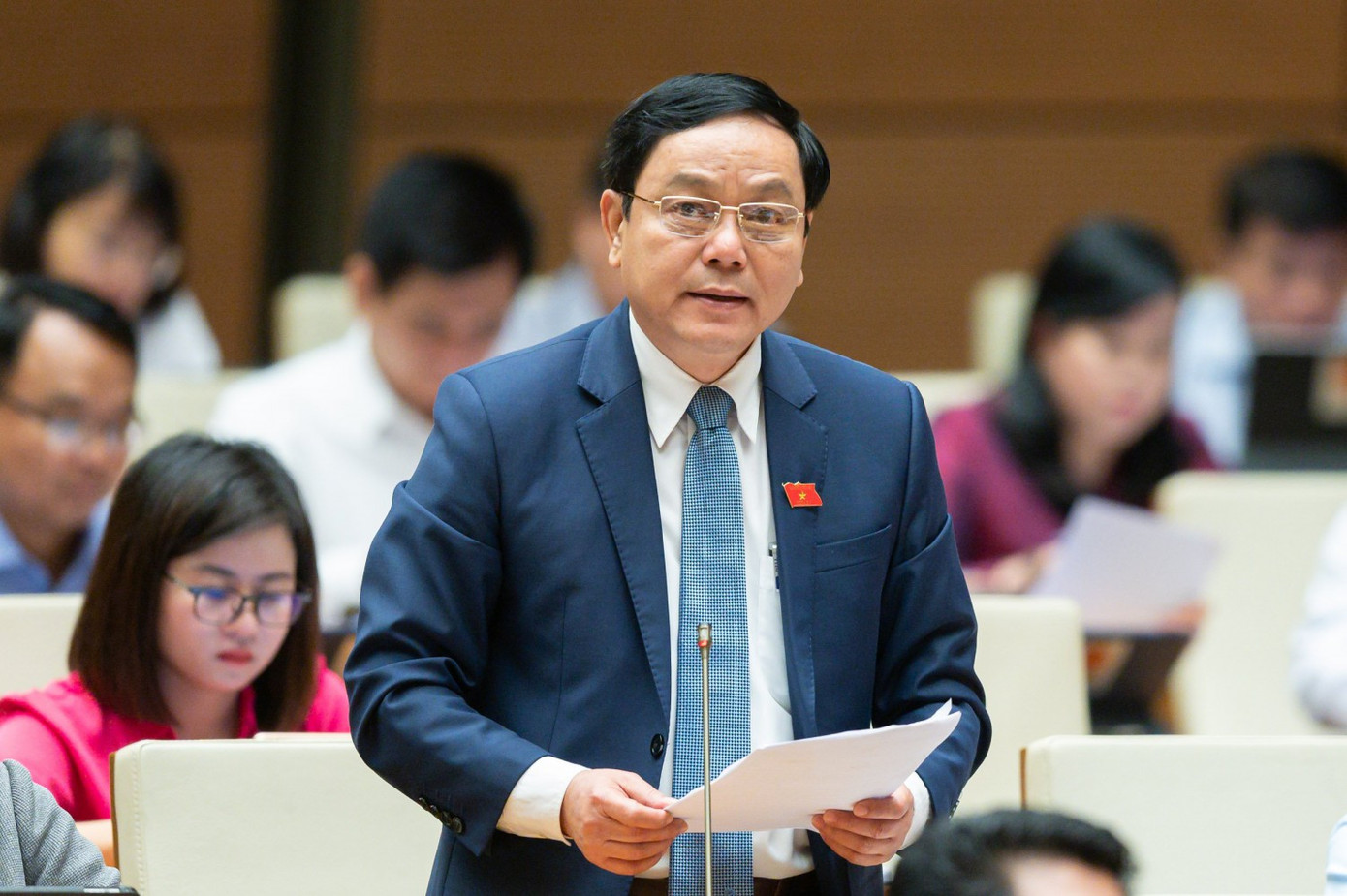 ĐBQH Hoàng Đức Thắng chất vấn về tình trạng vòi vĩnh trong ngành kiểm toán ĐBQH Hoàng Đức Thắng chất vấn về tình trạng vòi vĩnh trong ngành kiểm toán