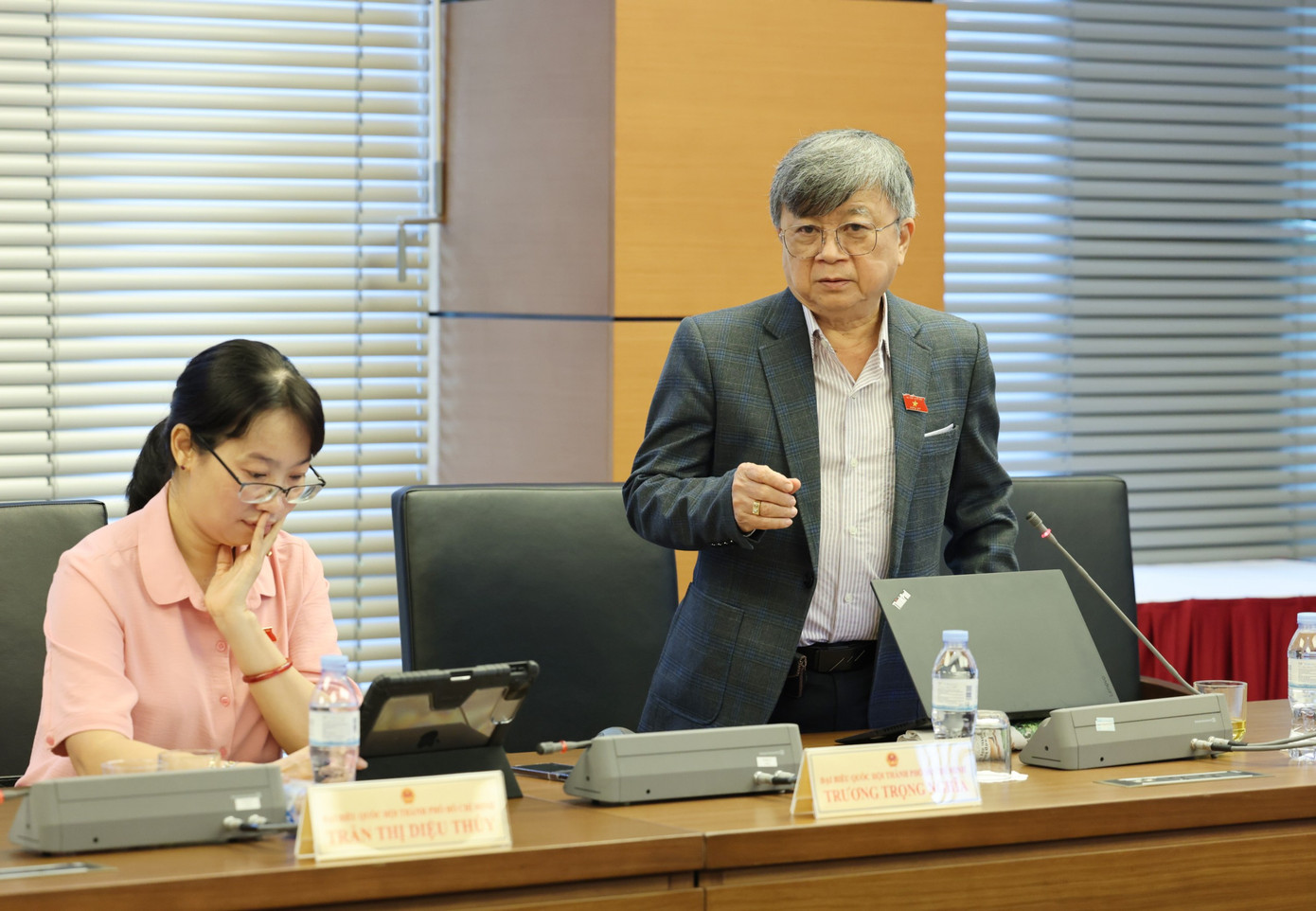 Các đại biểu tại đoàn TPHCM tham gia thảo luận. Ảnh: Như Ý