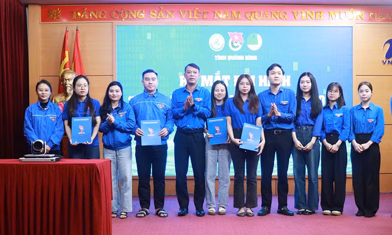 Đội hình "Bình dân học vụ số".