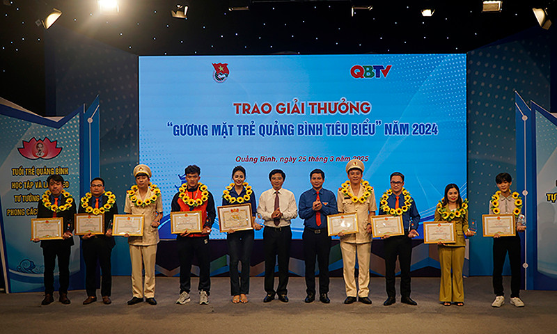 Trao giải thưởng "Gương mặt trẻ Quảng BÌnh tiêu biểu" năm 2024. Trao giải thưởng "Gương mặt trẻ Quảng BÌnh tiêu biểu" năm 2024.