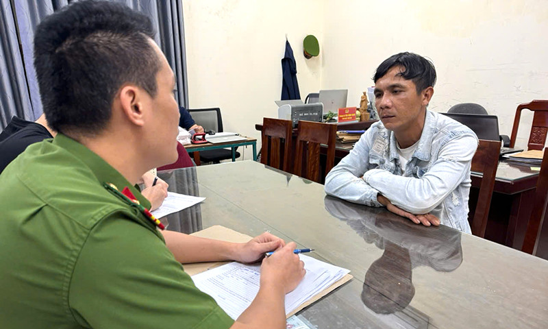 Đối tượng Hoàng Văn Nghệ tại cơ quan điều tra. Đối tượng Hoàng Văn Nghệ tại cơ quan điều tra.