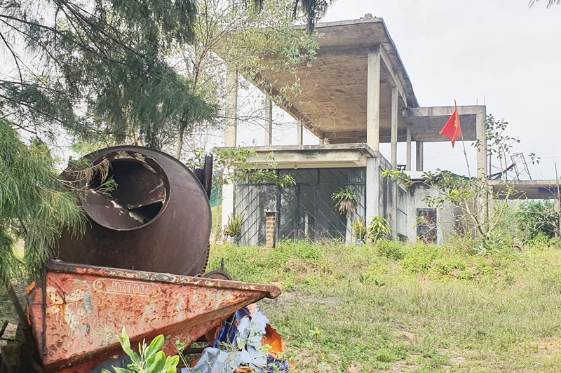 Dự án được chủ đầu tư xây dựng dang dở rồi bỏ hoang nhiều năm nay. Dự án được chủ đầu tư xây dựng dang dở rồi bỏ hoang nhiều năm nay.