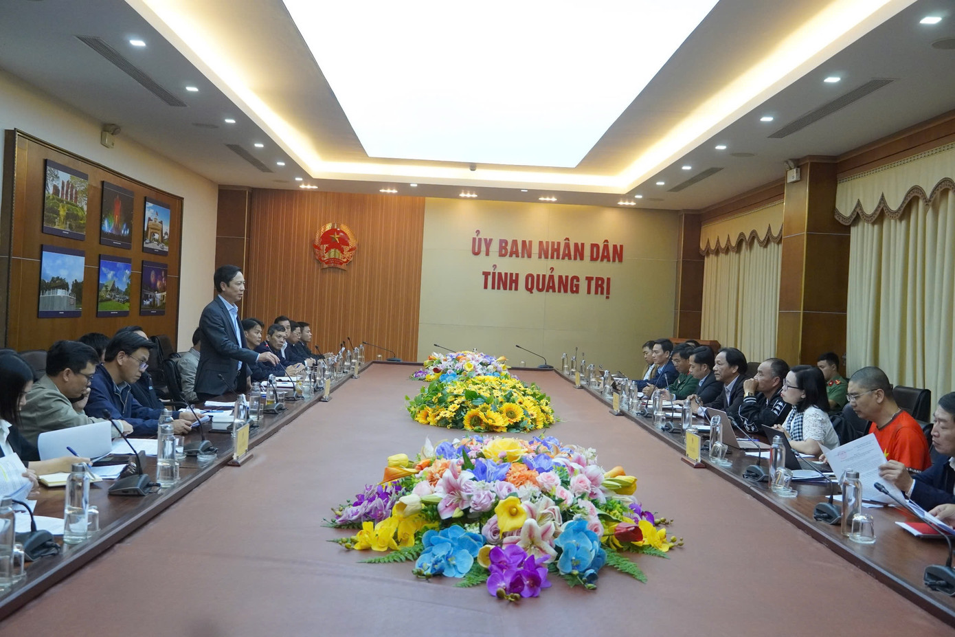 Toàn cảnh buổi họp.