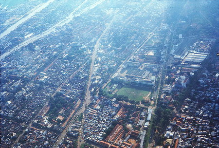 Không ảnh khu vực chợ An Đông (công trình lớn nhất nằm giữa bức ảnh) thuộc quận 5