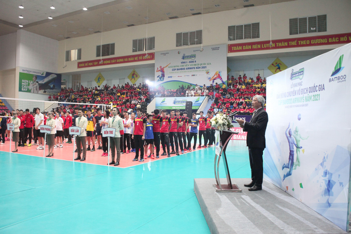 Ông Nguyễn Ngọc Trọng – Phó Tổng giám đốc Bamboo Airways phát biểu tại lễ khai mạc Giải Bóng chuyền Vô địch Quốc gia 2021.