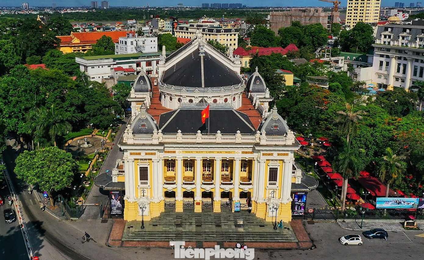 Quảng trường Nhà hát Lớn.