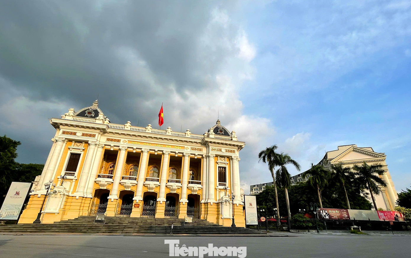 Quảng trường Nhà hát Lớn.