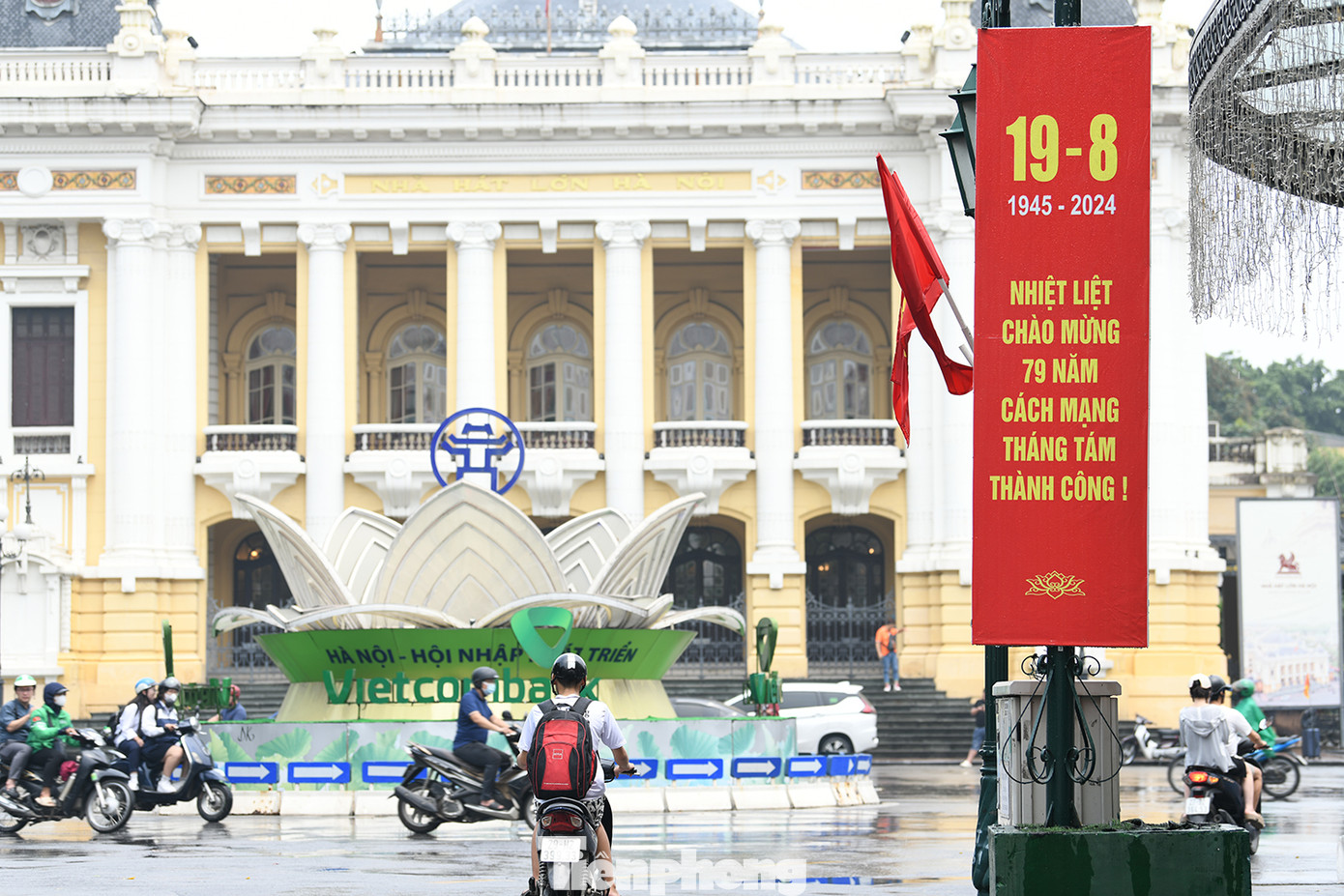 Quảng trường Nhà hát Lớn.