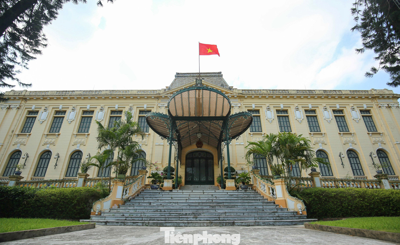 Bắc Bộ Phủ và vườn hoa Con cóc.