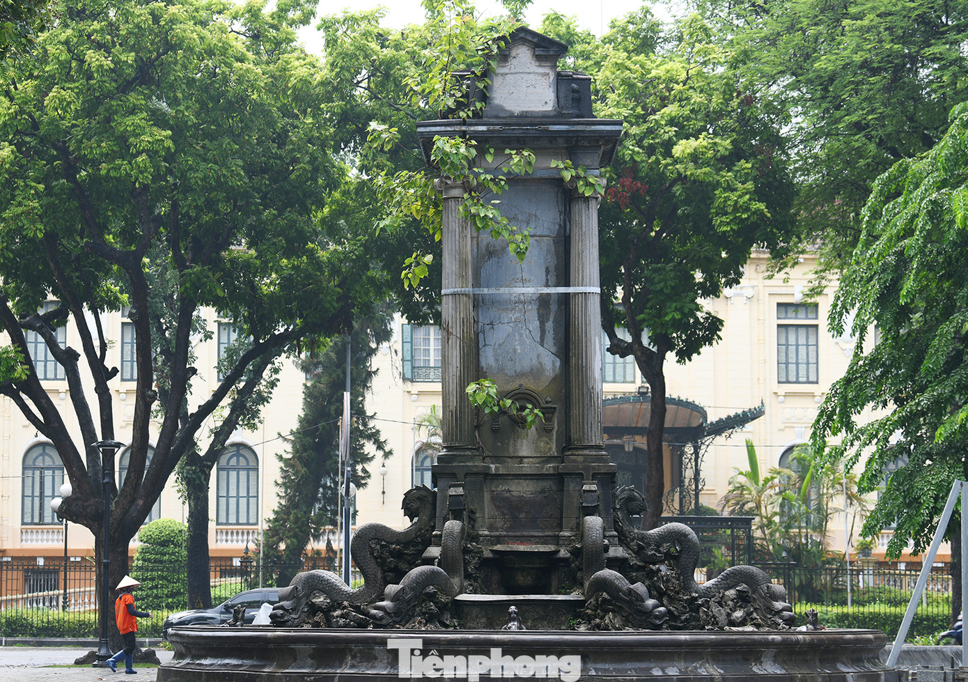 Bắc Bộ Phủ và vườn hoa Con cóc.