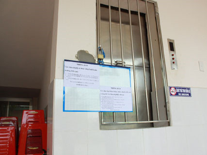 Thông báo đình chỉ hoạt động nhóm trẻ tư thục Hoa Lan. Ảnh: Bee.net.