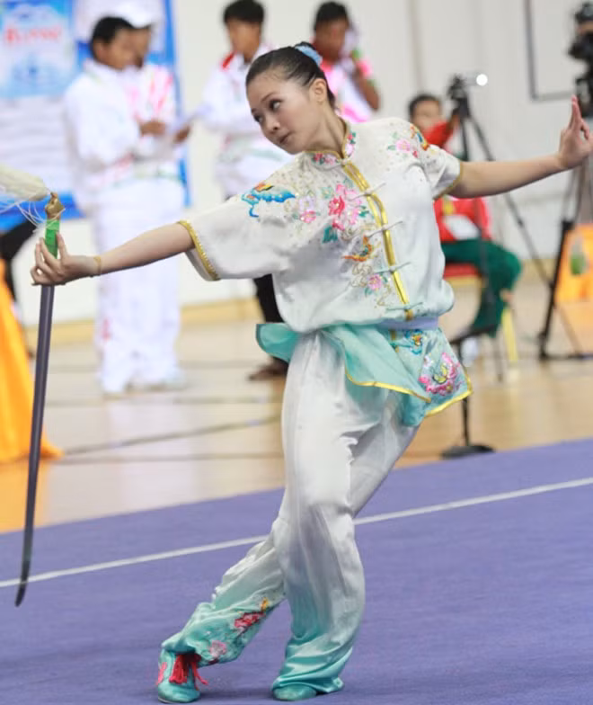 VĐV Yin Phoon của Malaysia ở nội dung kiếm thuật nữ