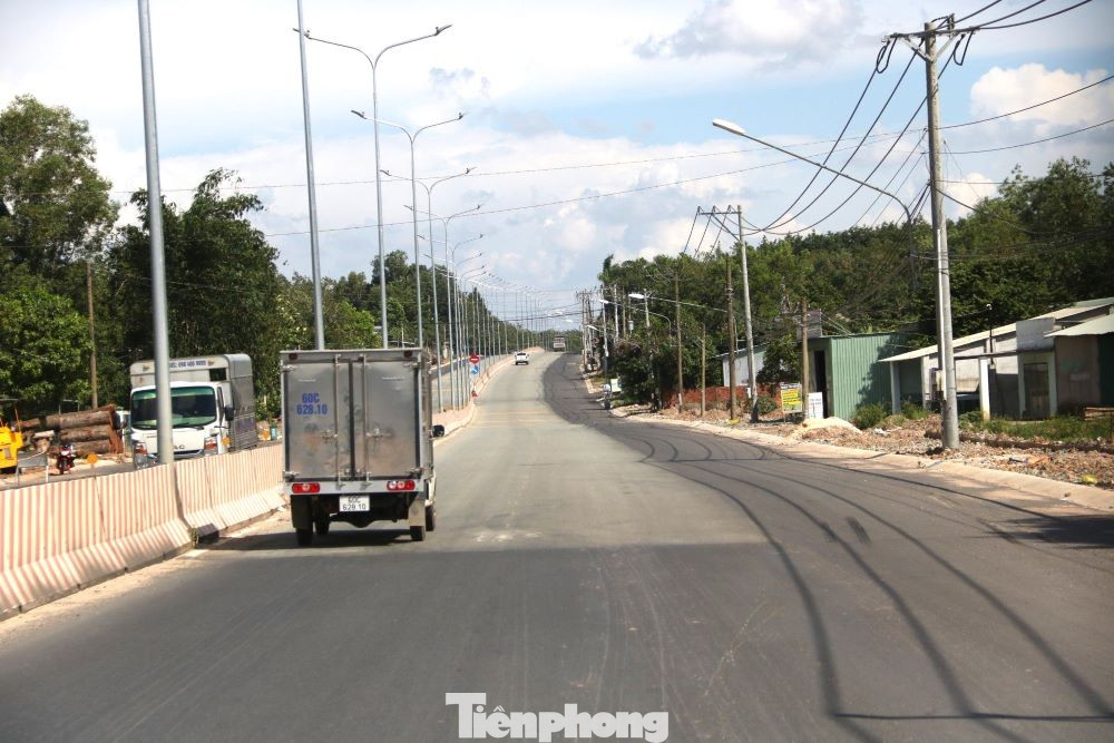 Tuyến đường đi qua và nối với thị trấn Dầu Tiếng và 2 xã Thanh Tuyền, Thanh An của huyện Dầu Tiếng. Tuyến đường đi qua và nối với thị trấn Dầu Tiếng và 2 xã Thanh Tuyền, Thanh An của huyện Dầu Tiếng.