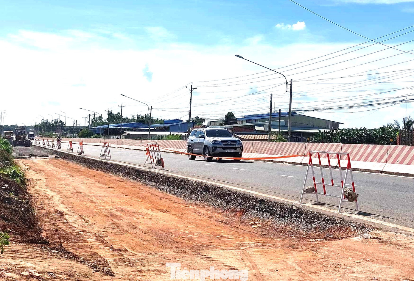 Cùng với nâng cấp, mở rộng tuyến đường ĐT 744, công trình cầu, đường kết nối Bình Dương với Tây Ninh đưa vào khai thác phục vụ nhu cầu đi lại, vận chuyển hàng hóa, tạo điều kiện phát triển du lịch của tỉnh Bình Dương nói chung và huyện Dầu Tiếng nói riêng. Cùng với nâng cấp, mở rộng tuyến đường ĐT 744, công trình cầu, đường kết nối Bình Dương với Tây Ninh đưa vào khai thác phục vụ nhu cầu đi lại, vận chuyển hàng hóa, tạo điều kiện phát triển du lịch của tỉnh Bình Dương nói chung và huyện Dầu Tiếng nói riêng.