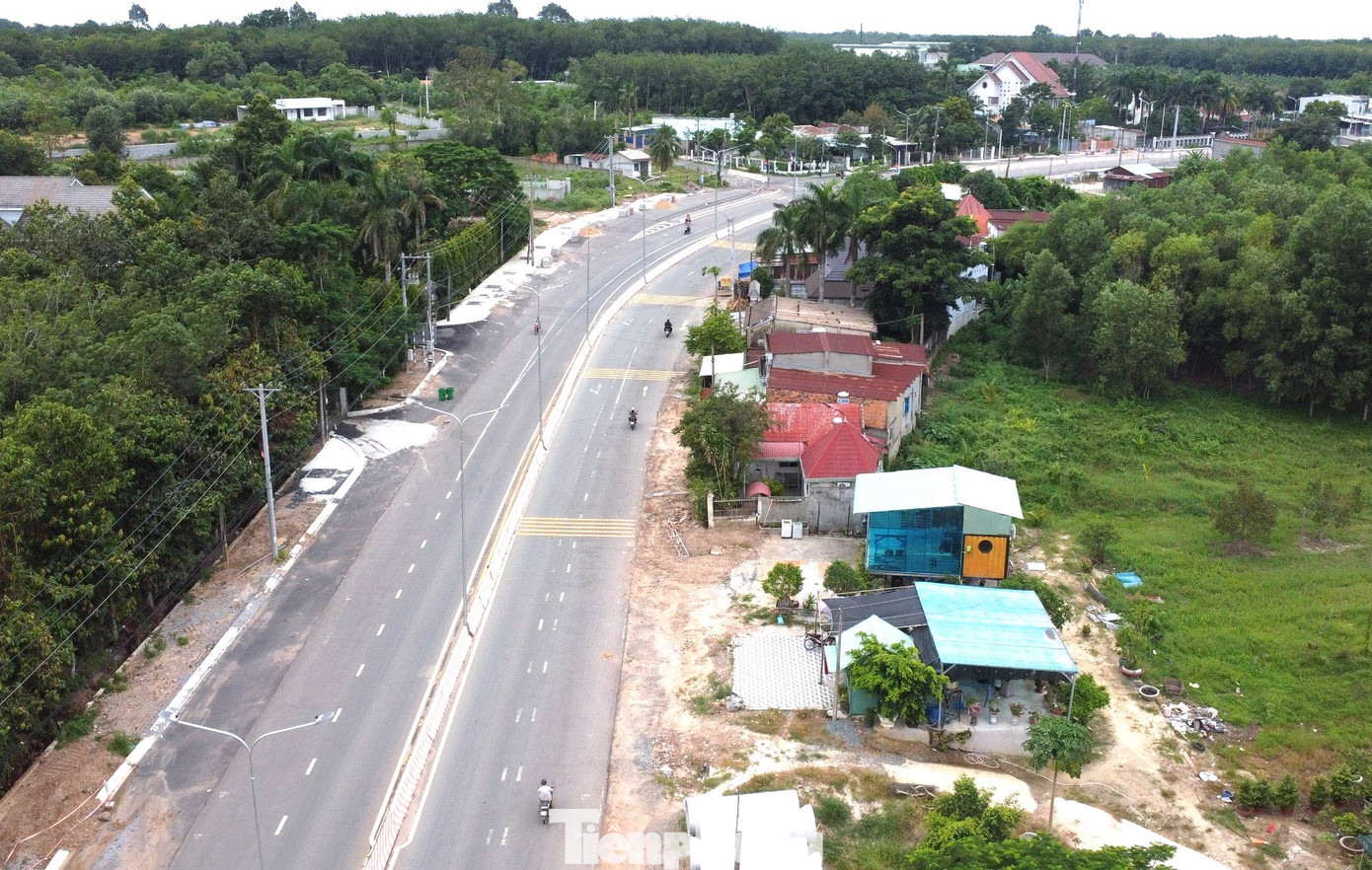 Trong giai đoạn đầu, Sở Giao thông - Vận tải Bình Dương làm chủ đầu tư đã triển khai và hoàn thành 3 dự án: Dự án nâng cấp, mở rộng ĐT 744 từ Km32 đến Cầu Cát; Dự án nâng cấp mở rộng đường Nguyễn Chí Thanh và Dự án đường ĐT 744 đoạn Km6 – Km12. Trong giai đoạn đầu, Sở Giao thông - Vận tải Bình Dương làm chủ đầu tư đã triển khai và hoàn thành 3 dự án: Dự án nâng cấp, mở rộng ĐT 744 từ Km32 đến Cầu Cát; Dự án nâng cấp mở rộng đường Nguyễn Chí Thanh và Dự án đường ĐT 744 đoạn Km6 – Km12.