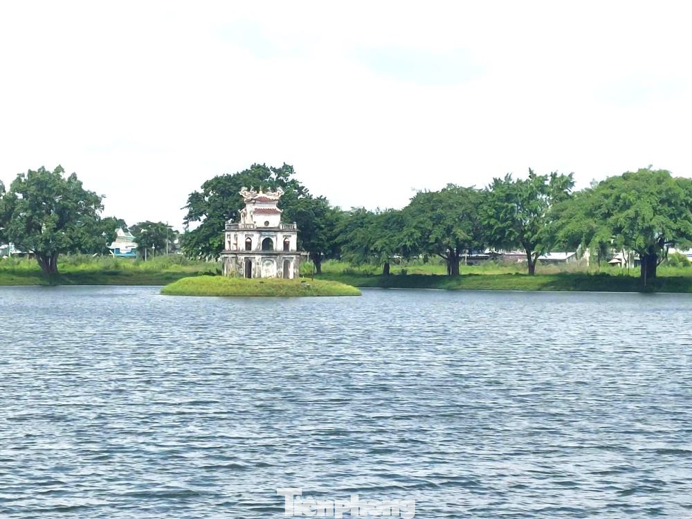 Duy chỉ có một công trình y hệt Hồ Gươm ở Thủ đô Hà Nội Duy chỉ có một công trình y hệt Hồ Gươm ở Thủ đô Hà Nội