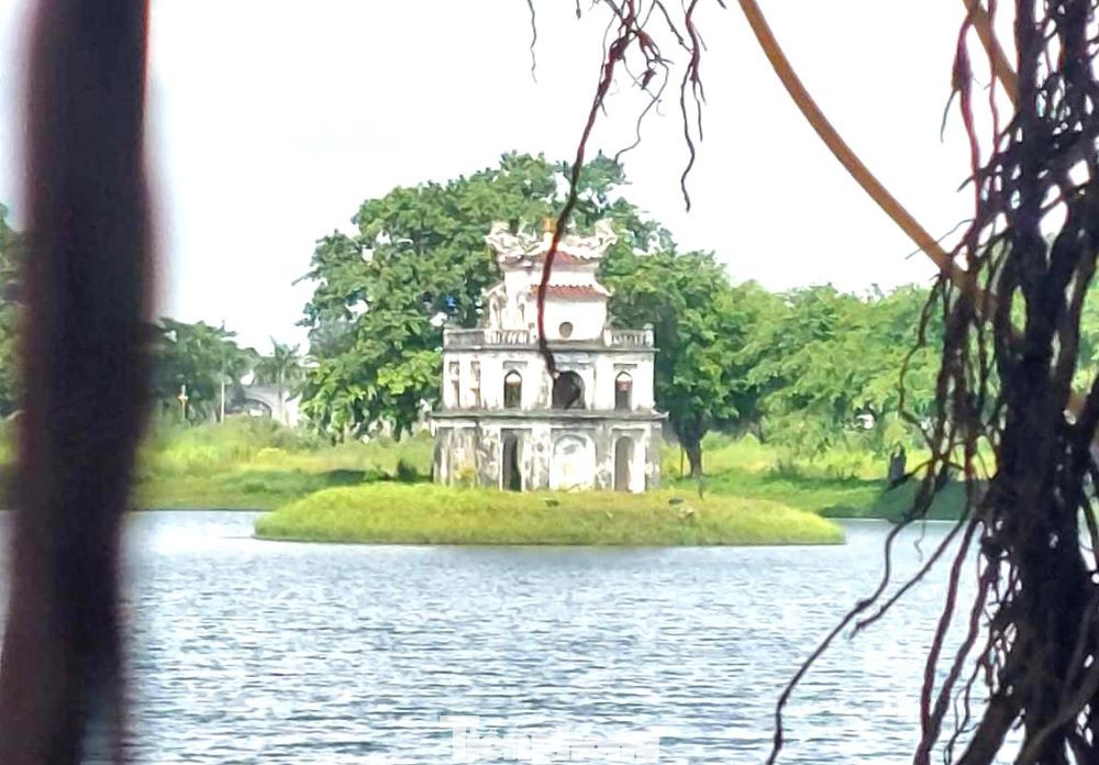 Bên trong dự án chưa có căn biệt thự nào ngoài công trình giống Hồ Gươm ở Hà Nội được đặt với tên gọi "Hồ Gươm xanh" Bên trong dự án chưa có căn biệt thự nào ngoài công trình giống Hồ Gươm ở Hà Nội được đặt với tên gọi "Hồ Gươm xanh"