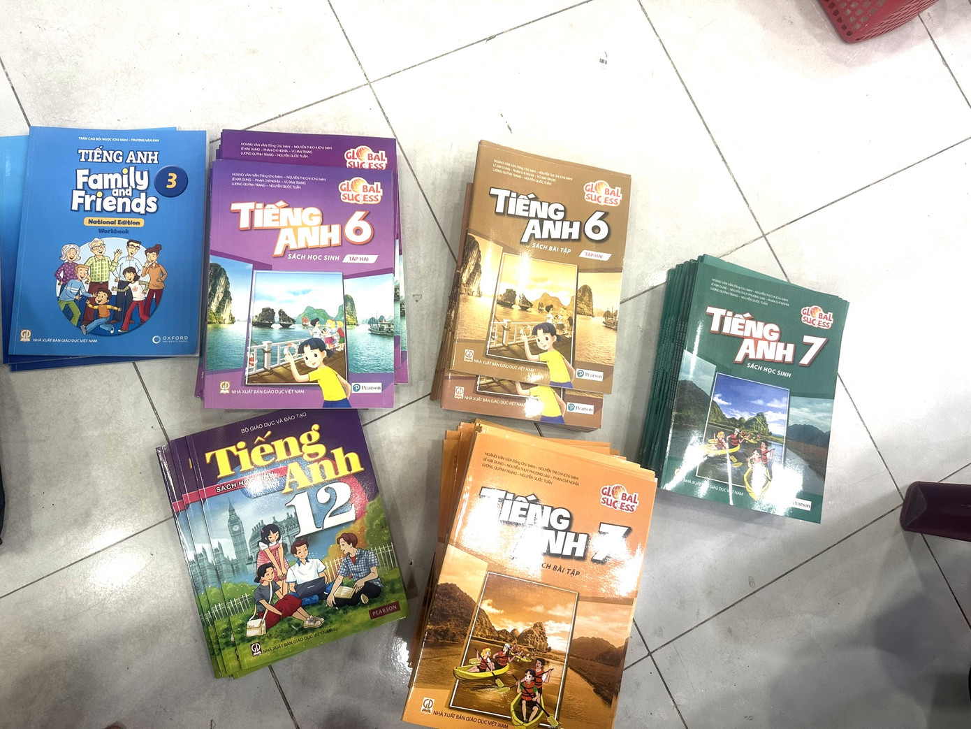 Sách giáo khoa giả (Ảnh: Cục QLTT tỉnh Bình Dương)