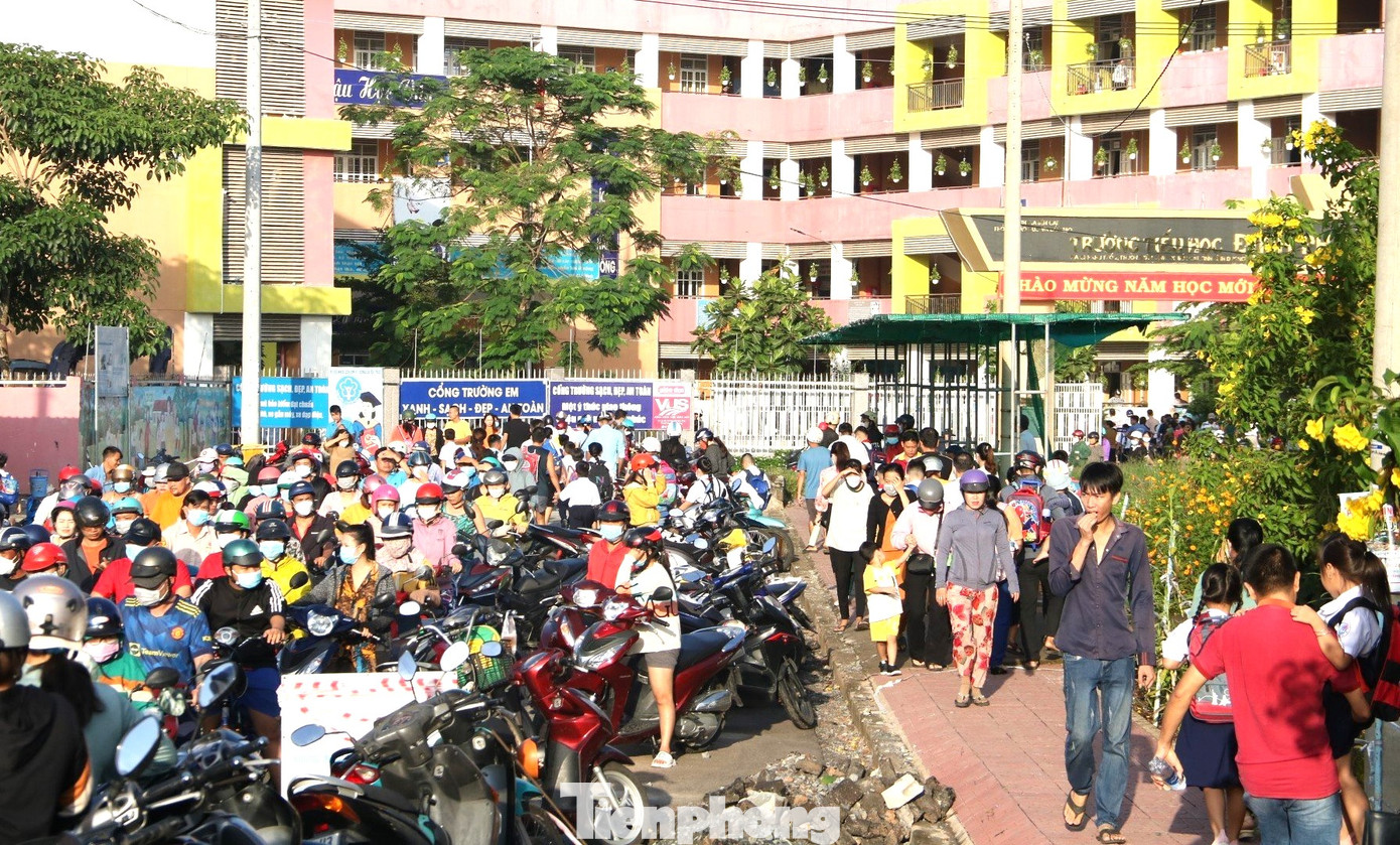 Đối với nhiều phụ huynh và học sinh, ngày đầu đến trường vẫn luôn là ngày quan trọng, ghi dấu nhiều kỷ niệm trong đời