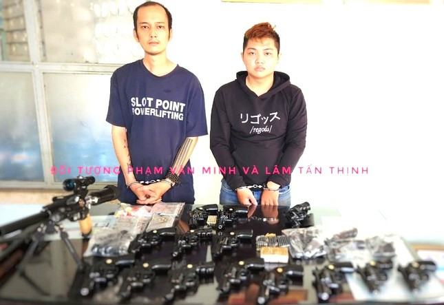 Hai đối tượng sản xuất súng bị bắt Hai đối tượng sản xuất súng bị bắt