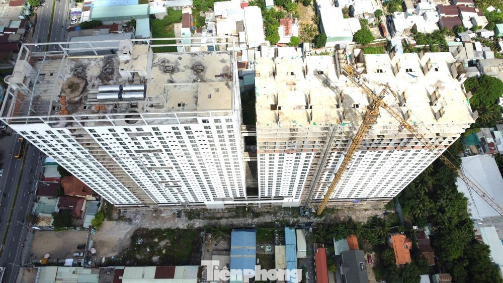 Đến tháng 5/2021, dự án Roxana Plaza bất ngờ dừng thi công xây dựng do xảy ra mâu thuẫn nội bộ trong ban lãnh đạo Công ty Cổ phần Naviland. Đến nay, công trình dự án vẫn chưa được thi công trở lại. Đến tháng 5/2021, dự án Roxana Plaza bất ngờ dừng thi công xây dựng do xảy ra mâu thuẫn nội bộ trong ban lãnh đạo Công ty Cổ phần Naviland. Đến nay, công trình dự án vẫn chưa được thi công trở lại.