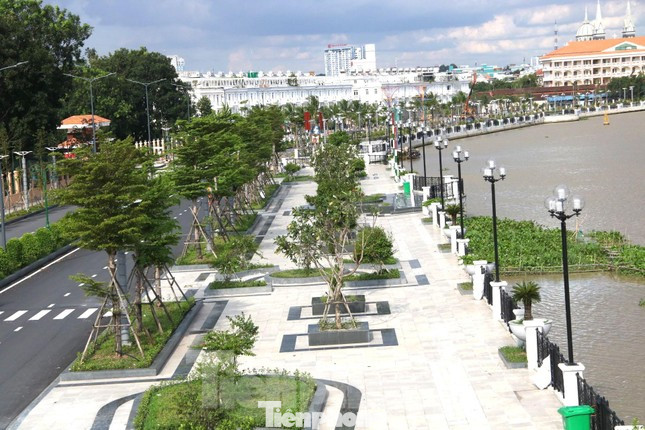 Dự án có tổng chiều dài 970m, gồm một tuyến chính và hai tuyến nhánh, diện tích sử dụng đất gần 40.000 m2. Số tiền đầu tư cho dự án khoảng 650 tỷ đồng từ ngân sách nhà nước, trong đó chi phí xây dựng khoảng 434 tỷ đồng, còn lại là chi phí đền bù, giải phóng mặt bằng.