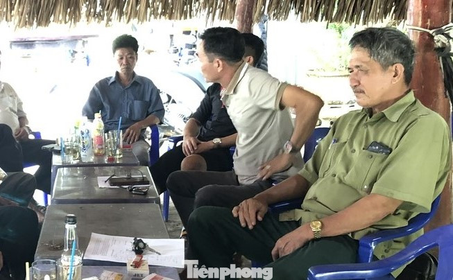 Các nhân viên bảo vệ lo lắng số tiền lương bị nợ sẽ không còn đòi lại được.