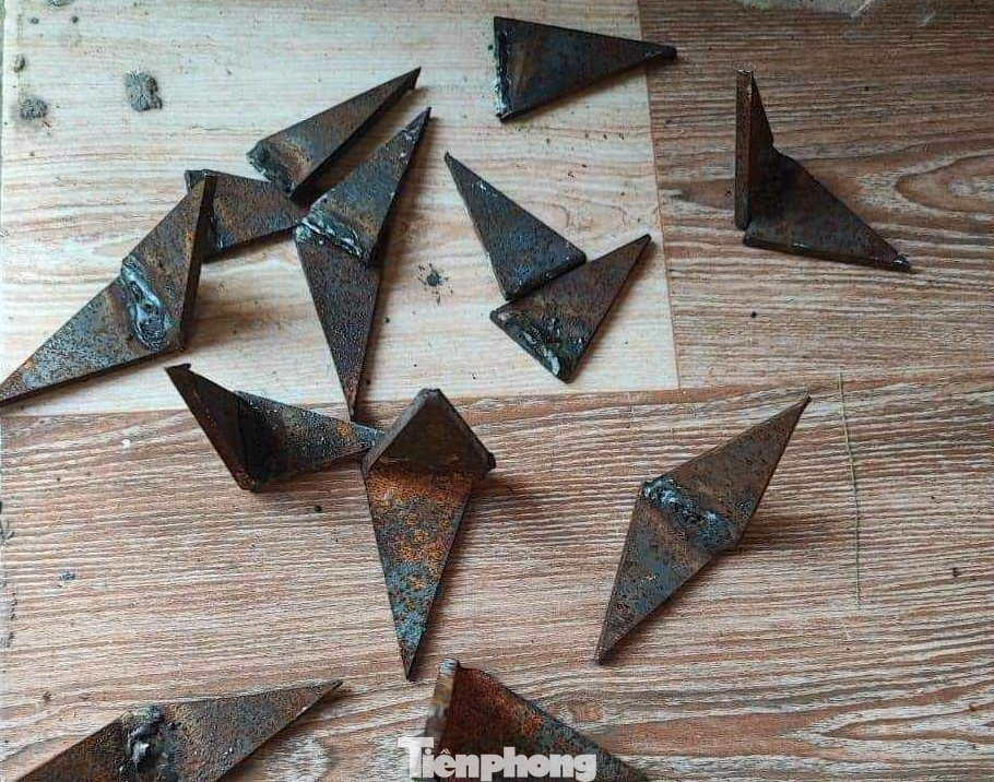 Số đinh được tài xế nhặt giữa đường Số đinh được tài xế nhặt giữa đường