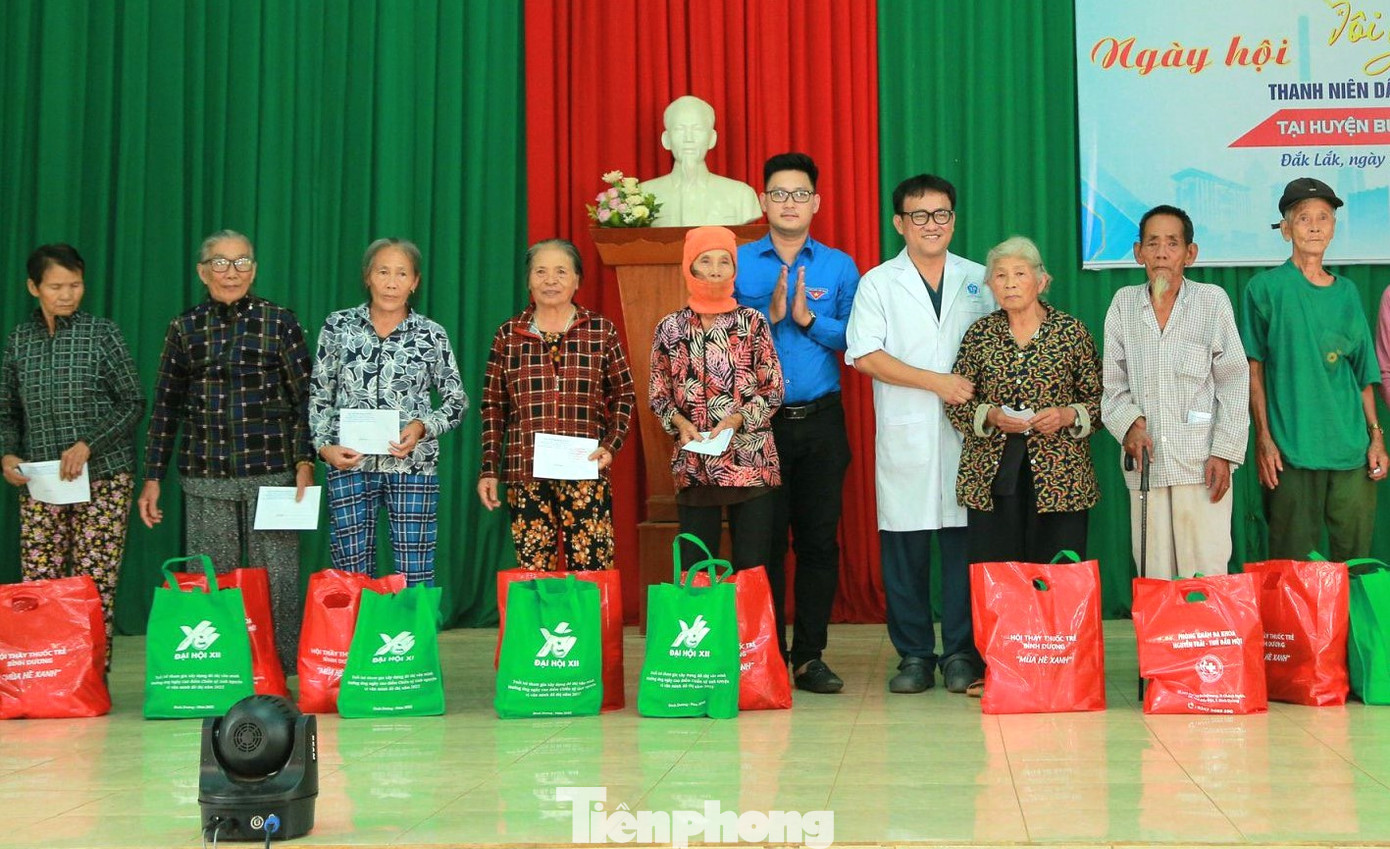 Ngày 13/8, Ban Thường vụ Tỉnh Đoàn Bình Dương đã phối hợp cùng Ban Thường vụ Tỉnh Đoàn Đắk Lắk tổ chức chương trình Ngày hội “Tôi yêu Tổ quốc tôi” năm 2023. Chương trình diễn ra sôi nổi với nhiều hoạt động thiết thực, thu hút hơn 500 bà con nhân dân, đoàn viên thanh thiếu nhi là đồng bào dân tộc thiểu số trên địa bàn huyện Buôn Đôn. Ngày 13/8, Ban Thường vụ Tỉnh Đoàn Bình Dương đã phối hợp cùng Ban Thường vụ Tỉnh Đoàn Đắk Lắk tổ chức chương trình Ngày hội “Tôi yêu Tổ quốc tôi” năm 2023. Chương trình diễn ra sôi nổi với nhiều hoạt động thiết thực, thu hút hơn 500 bà con nhân dân, đoàn viên thanh thiếu nhi là đồng bào dân tộc thiểu số trên địa bàn huyện Buôn Đôn.