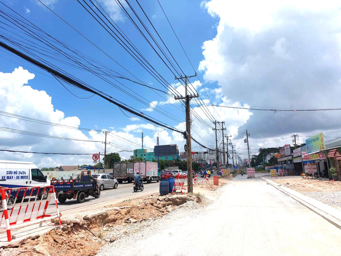 Tháng 4/2022, Bình Dương khởi công dự án Nâng cấp, mở rộng quốc lộ 13, dài 12,7km với mức đầu tư gần 1.400 tỷ đồng được triển khai theo hình thức BOT (xây dựng - kinh doanh - chuyển giao).