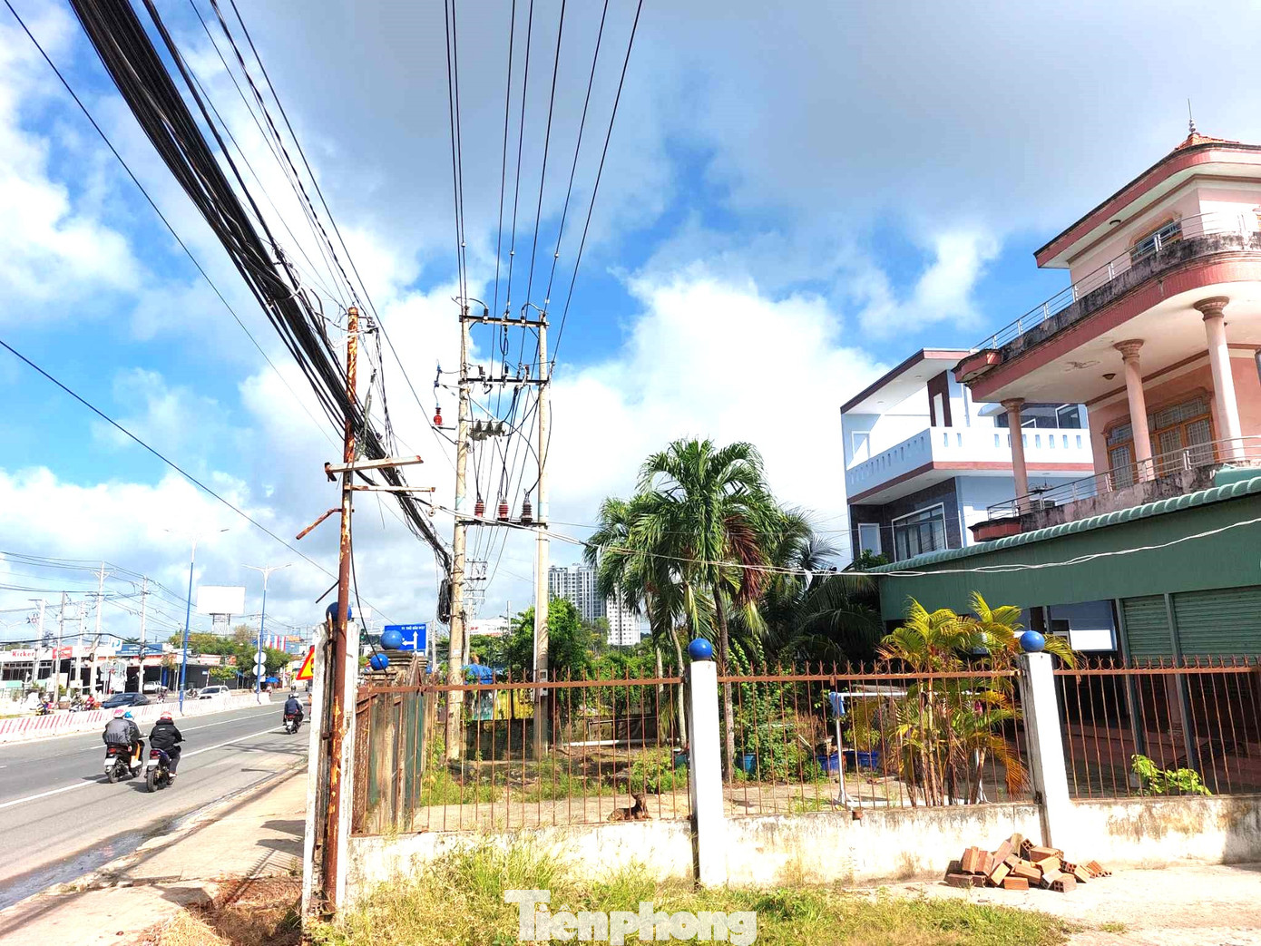 Điện lực Bình Dương cho hay, đã thực hiện hoàn tất lập phương án kỹ thuật và dự toán di dời lưới điện 22kV thuộc phạm vi dự án Nâng cấp, mở rộng quốc lộ 13 gửi đến cơ quan chức năng liên quan.