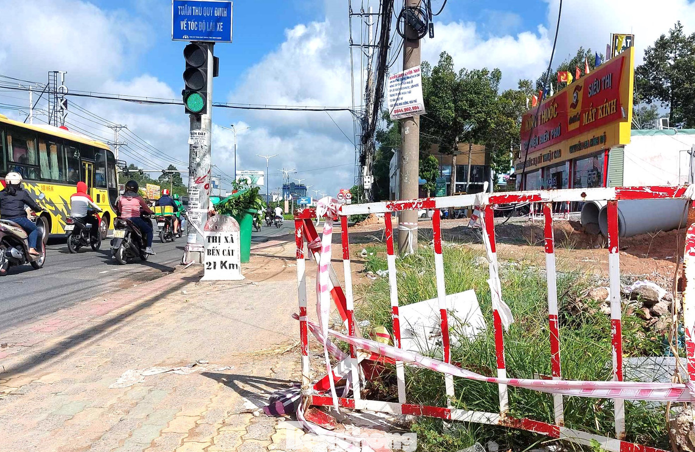 Phía Công ty Điện lực tỉnh Bình Dương cho biết, về di dời lưới điện, đơn vị này đã tích cực phối hợp để rà soát cung cấp hồ sơ pháp lý liên quan đối với lưới điện hiện hữu thuộc phạm vi dự án di dời lưới điện nói chung và quốc lộ 13 nói riêng.