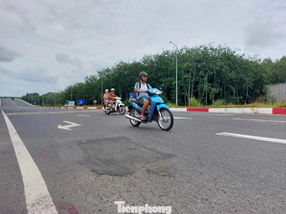 Dự án đường và cầu kết nối hai tỉnh Tây Ninh và Bình Dương do Ban Quản lý dự án Đầu tư - Xây dựng tỉnh Bình Dương làm chủ đầu tư. Đơn vị trúng thầu thi công là liên doanh Công ty Cổ phần Đại Thiên Trường và Công ty Cổ phần Xây dựng và Đầu tư 492.