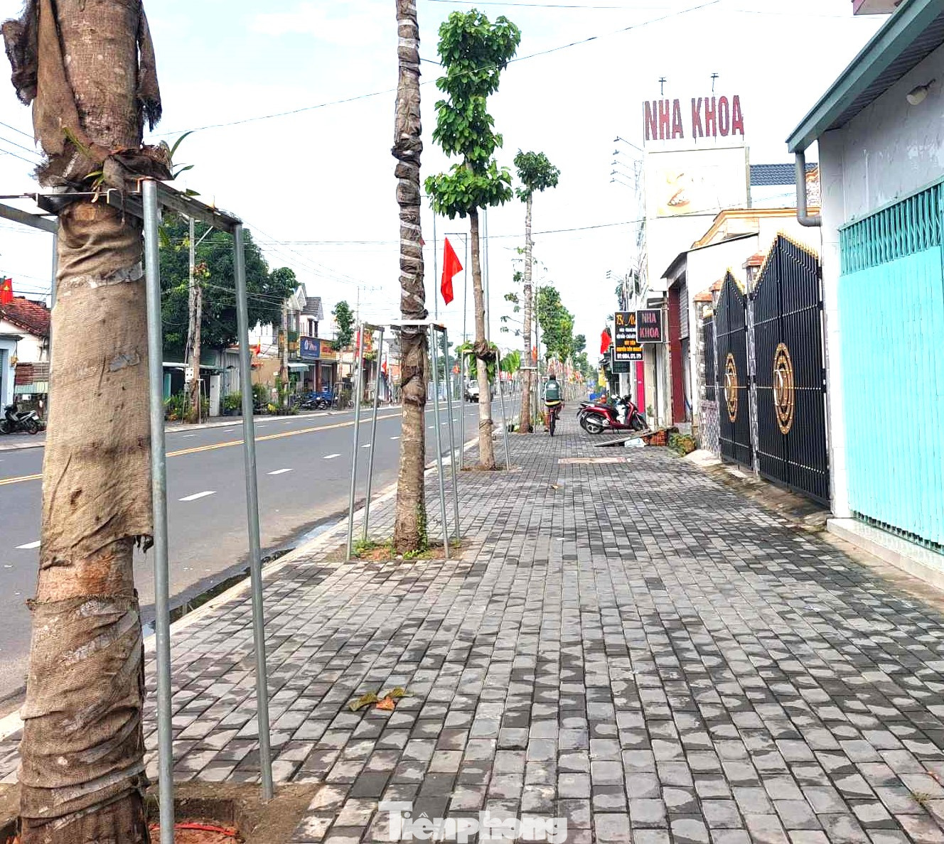 Vỉa hè đường Phan Đăng Lưu