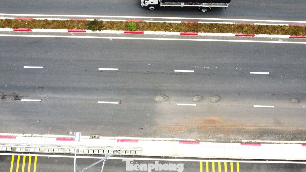 Tỉnh Bình Dương chịu trách nhiệm đầu tư dự án “Xây dựng đường và cầu kết nối hai tỉnh”. Theo thiết kế được duyệt, dự án là công trình giao thông cấp II, có quy mô 6 làn xe với mặt cắt ngang 25,5m cùng dải an toàn, lề bộ hành, gờ chắn và lan can. Điểm đầu và điểm cuối của công trình được xây dựng tại huyện Dầu Tiếng (Bình Dương) và huyện Dương Minh Châu (Tây Ninh). Dự án có chiều dài hơn 800 m, trong đó phần đường dẫn phía tỉnh Bình Dương dài 377,7m và phần đường dẫn phía tỉnh Tây Ninh dài 92,2m.