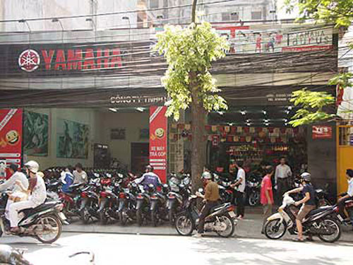 Honda và Yamaha Việt Nam không quy định mức chung cho các cửa hàng ủy quyền nên mỗi nơi một giá xe (Ảnh minh họa)