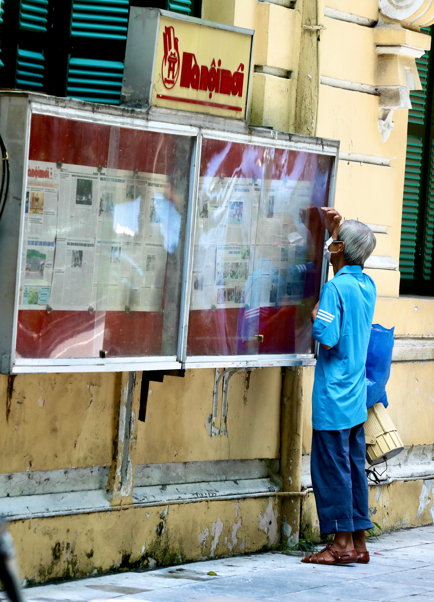 Mong rằng, với tình yêu bản thân, yêu mọi người, yêu thành phố này, yêu những mùa thu Hà Nội, chúng ta sẽ nâng cao hơn nữa văn hóa ứng xử trong mùa dịch bệnh để chung tay đánh bại COVID-19, trả lại cho người Hà Nội những mùa thu thanh bình và vui vẻ.