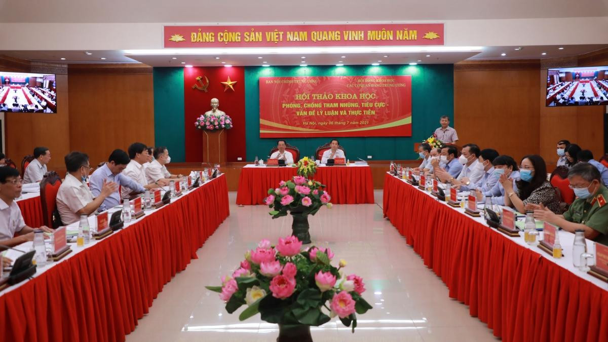 Các đại biểu tham dự hội thảo