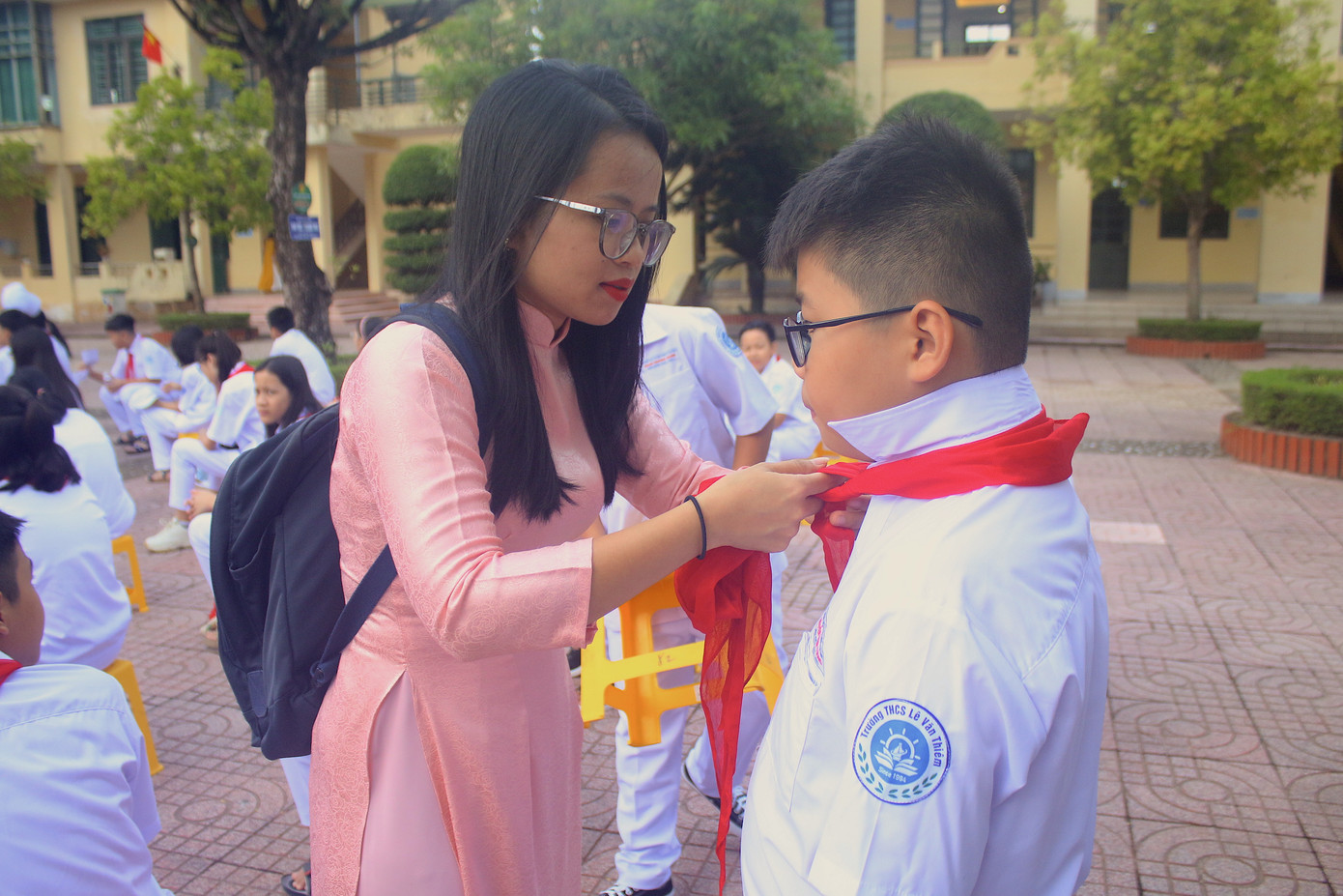 Em Nguyễn Mạnh Tường (lớp 6A3, trường THCS Lê Văn Thiêm) hồi hộp ngày khai giảng ở ngôi trường mới.