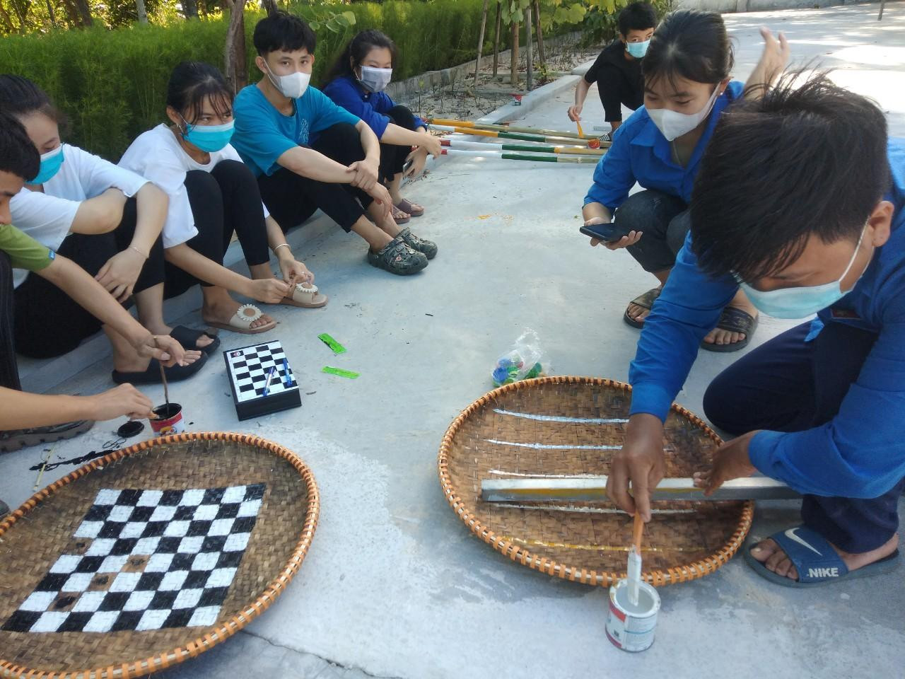 Những bộ đồ chơi được các bạn đoàn viên thanh niên hỗ trợ làm. Những bộ đồ chơi được các bạn đoàn viên thanh niên hỗ trợ làm.