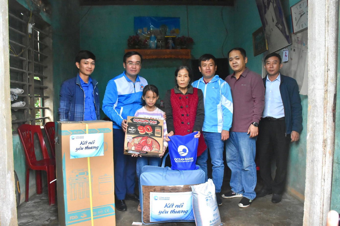 Tặng quà an sinh xã hội kết nối yêu thương.