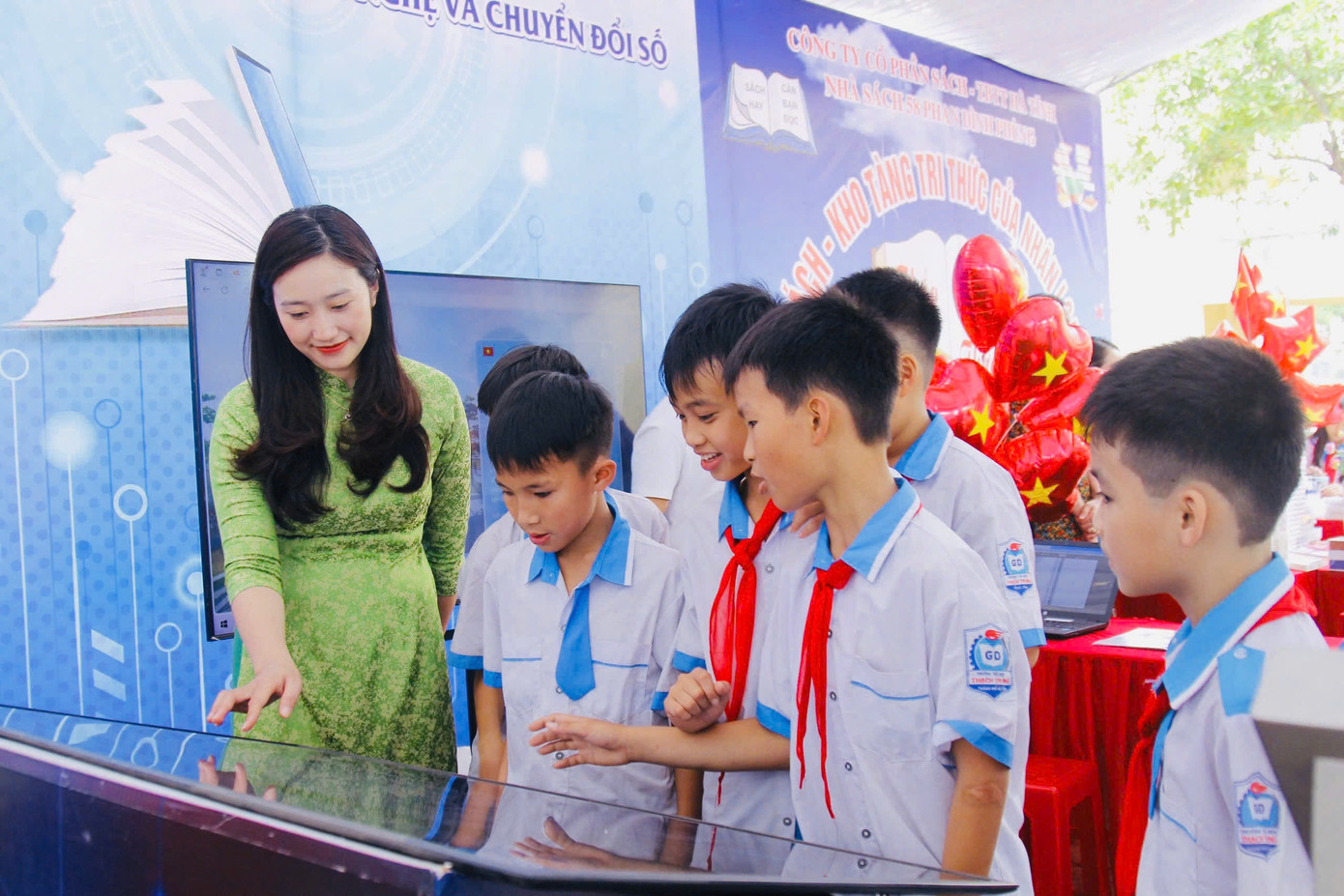 Học sinh Hà Tĩnh đến với ngày hội tri thức đầy ý nghĩa.