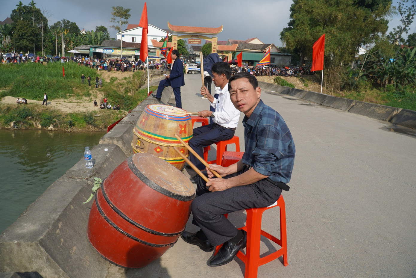 Lực lượng được cắt cử để đánh trống cổ vũ cho các đội tham gia cuộc thi.