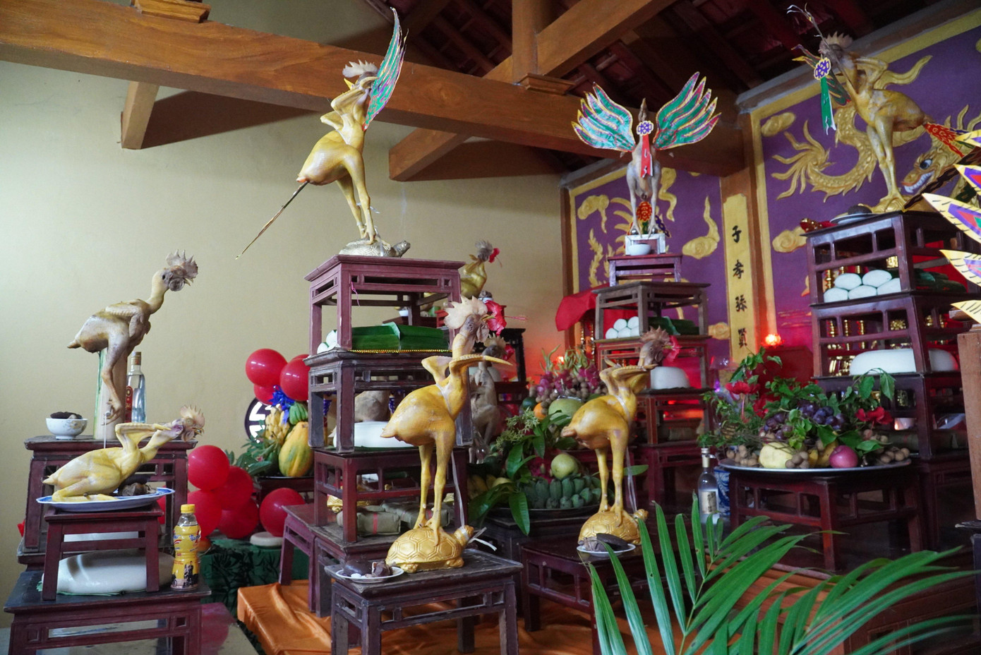 Ngày 12/8 (tức ngày Rằm tháng 7), người dân nhiều dòng họ ở xã Bình An, huyện Lộc Hà, tỉnh Hà Tĩnh mang những mâm cỗ cúng đến nhà thờ để dâng lên bàn thờ ông bà, tổ tiên.