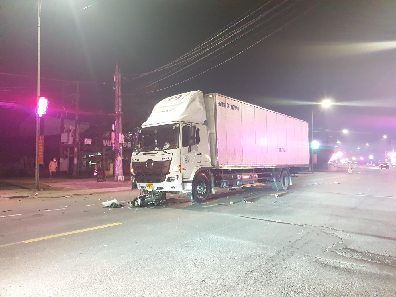 Hiện trường vụ tai nạn khiến nam sinh 17 tuổi tử vong. Hiện trường vụ tai nạn khiến nam sinh 17 tuổi tử vong.